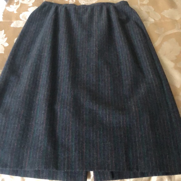 Wool tailor made grey with coloured spin stripe suit. - Picture 4 of 9